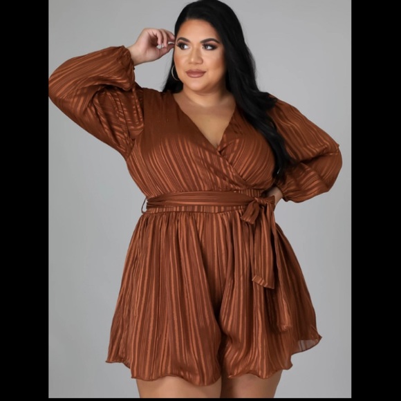 ⭐️Plus Size⭐️ Rust Romper 1X-3X - Picture 4 of 8